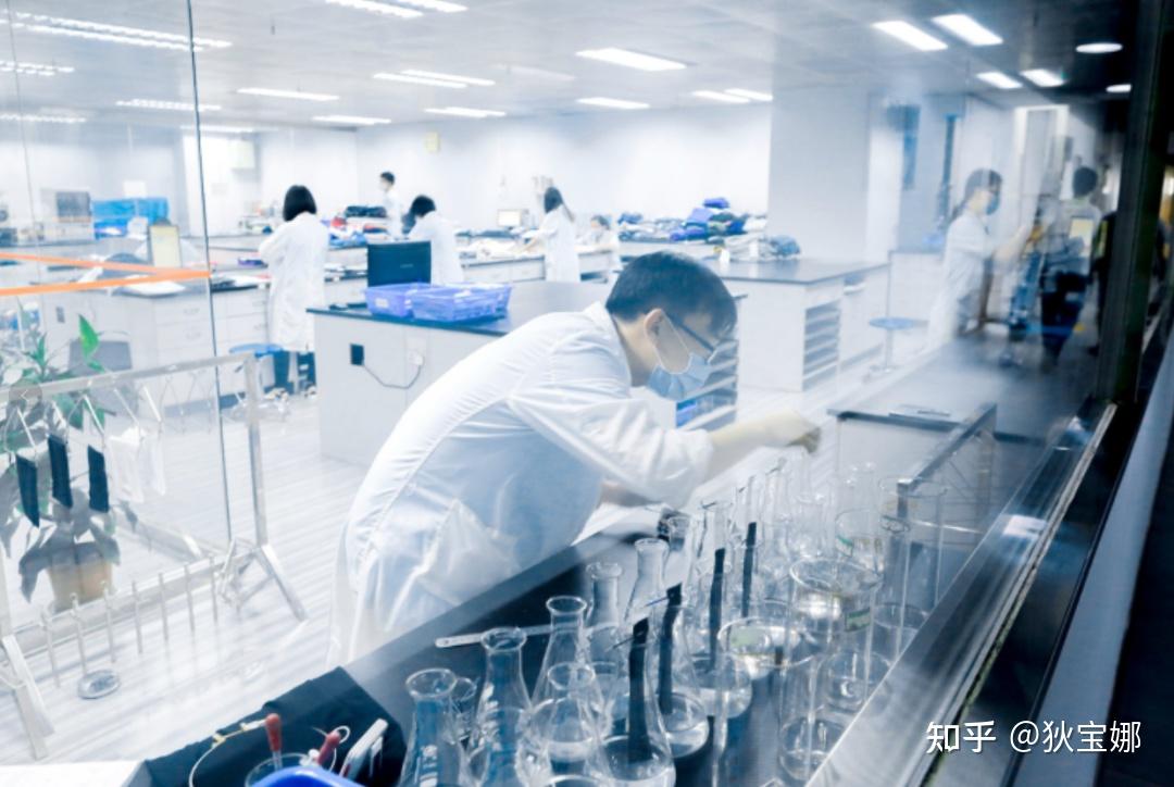 精細(xì)加工技術(shù) 化妝品研發(fā)團(tuán)隊(duì)如何以技術(shù)創(chuàng)新打破產(chǎn)品同質(zhì)化困局